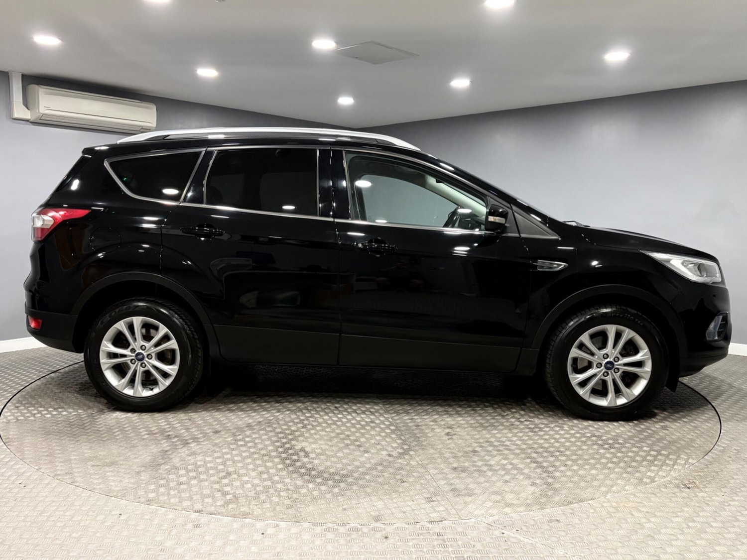 Used Ford Kuga 2017 for sale - 77882306: Photo 2