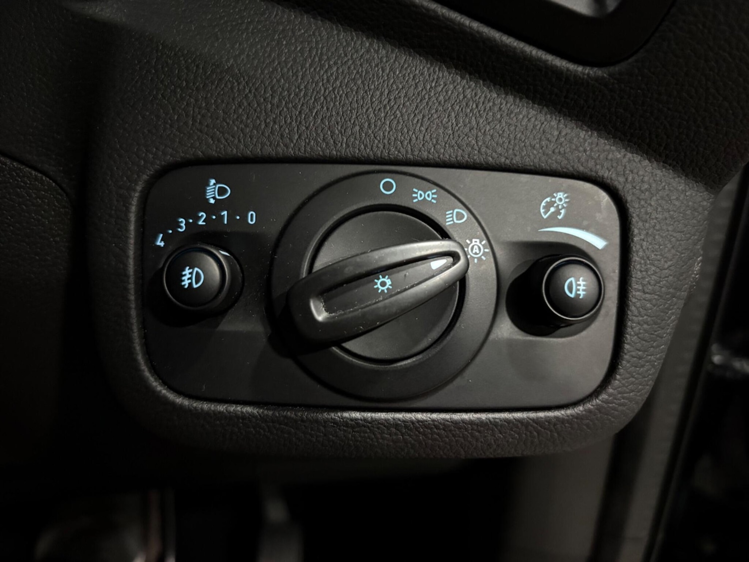 Used Ford Kuga 2017 for sale - 77882306: Photo 33