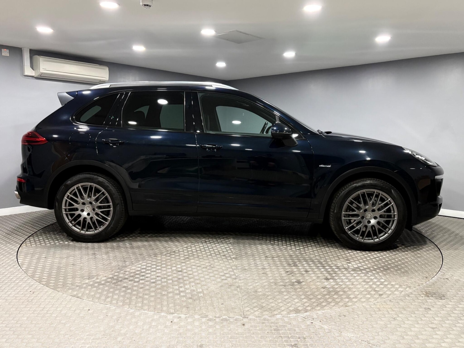 Used Porsche Cayenne 2016 for sale - 78018854: Photo 2