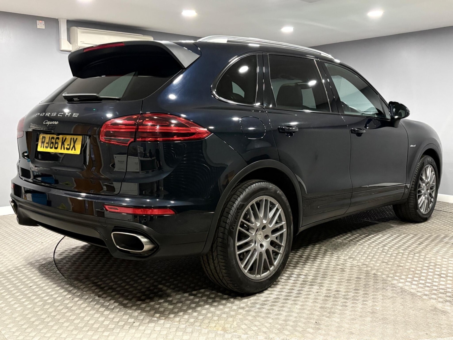 Used Porsche Cayenne 2016 for sale - 78018854: Photo 3