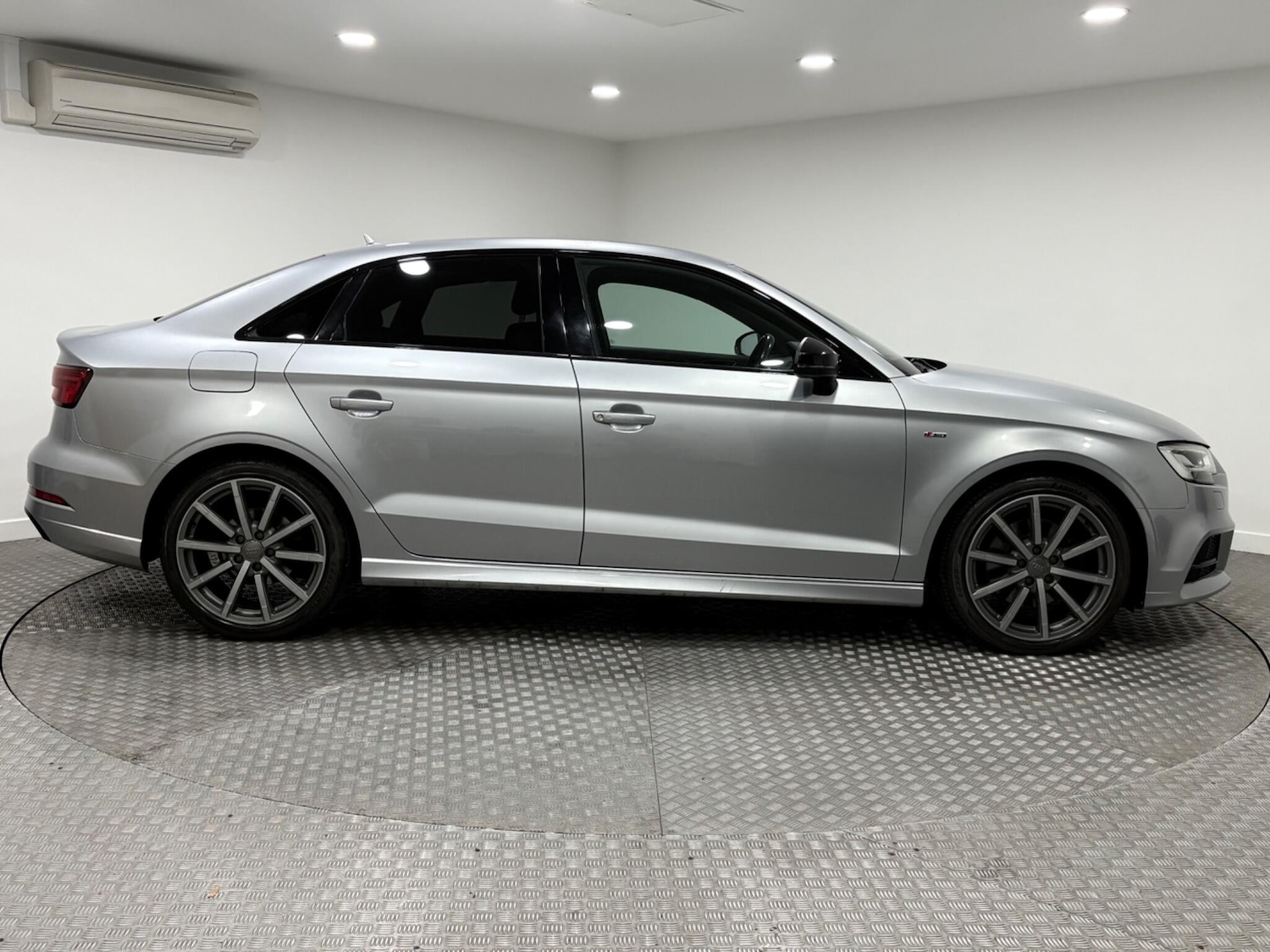 Used Audi A3 2018 for sale - 76484986: Photo 2