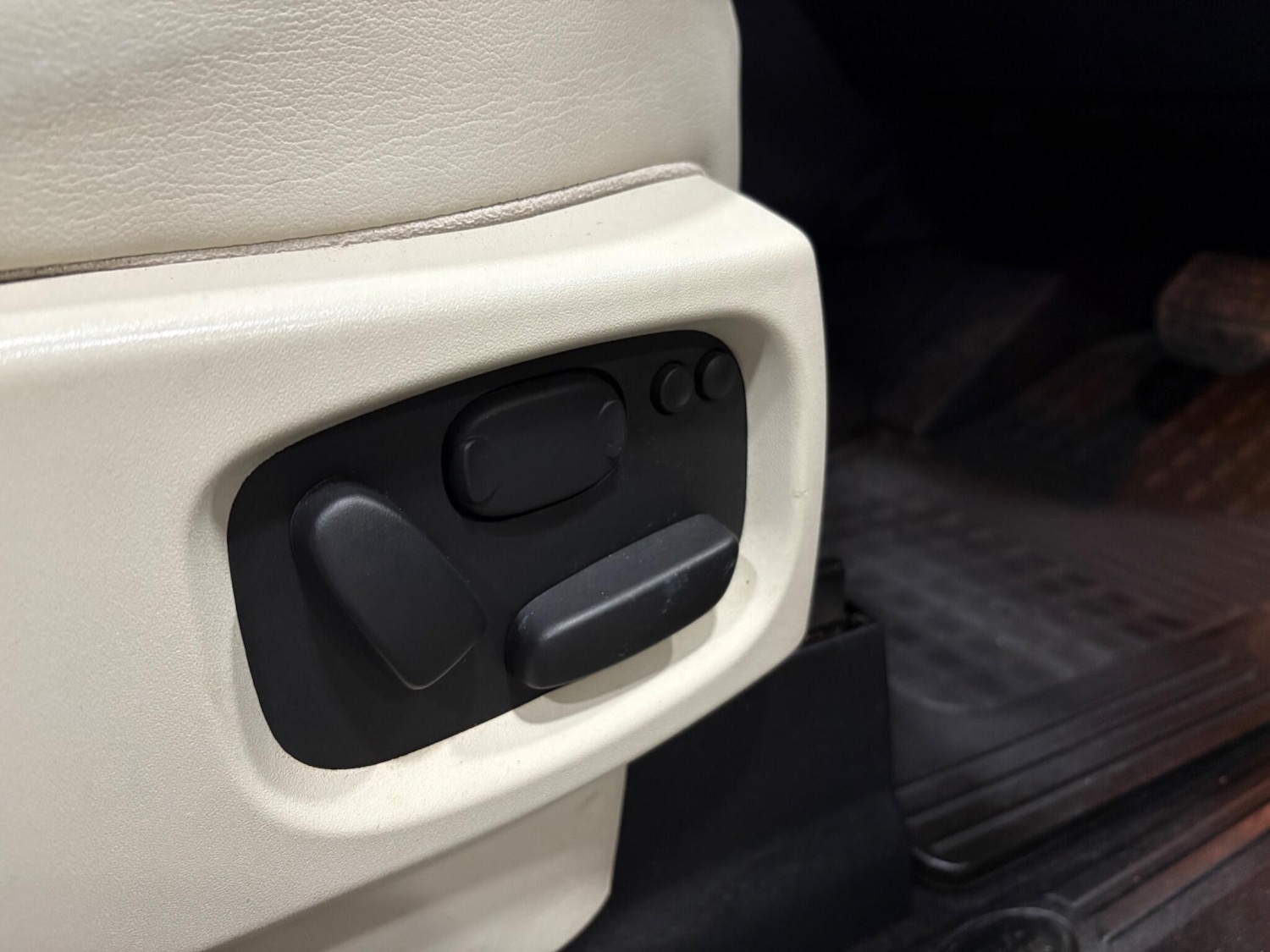 Used Land Rover Discovery 2015 for sale - 77131586: Photo 13