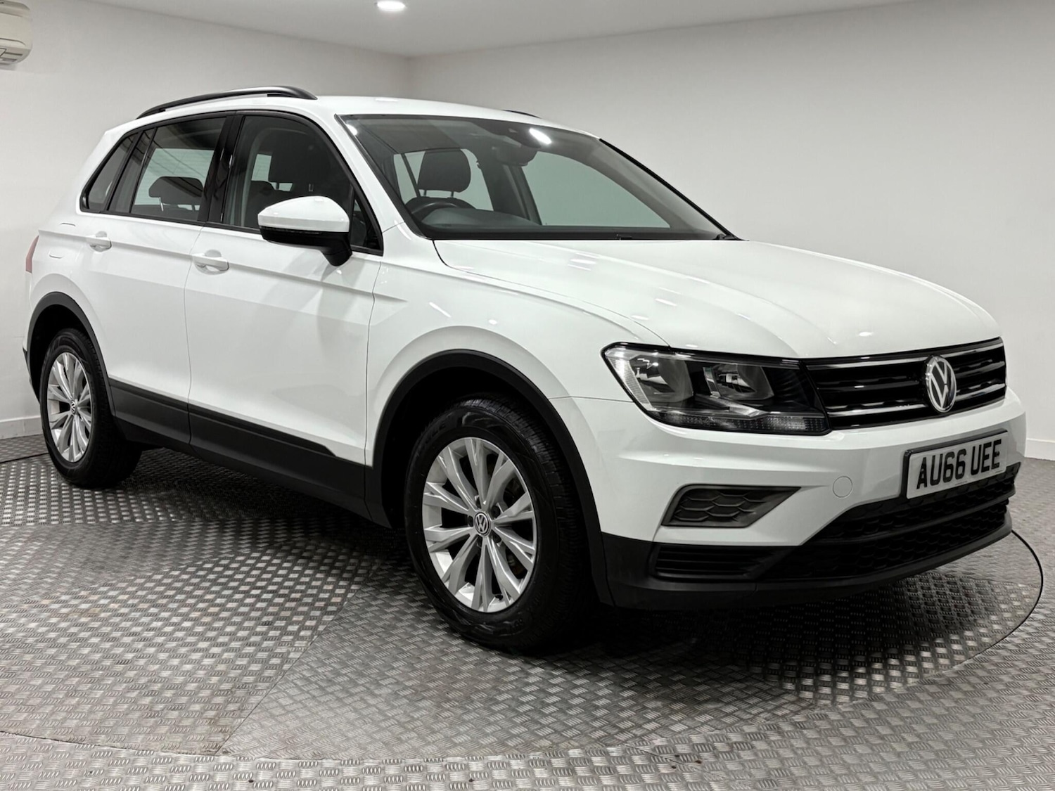 Used Volkswagen Tiguan 2016 for sale - 76152170: Photo 1
