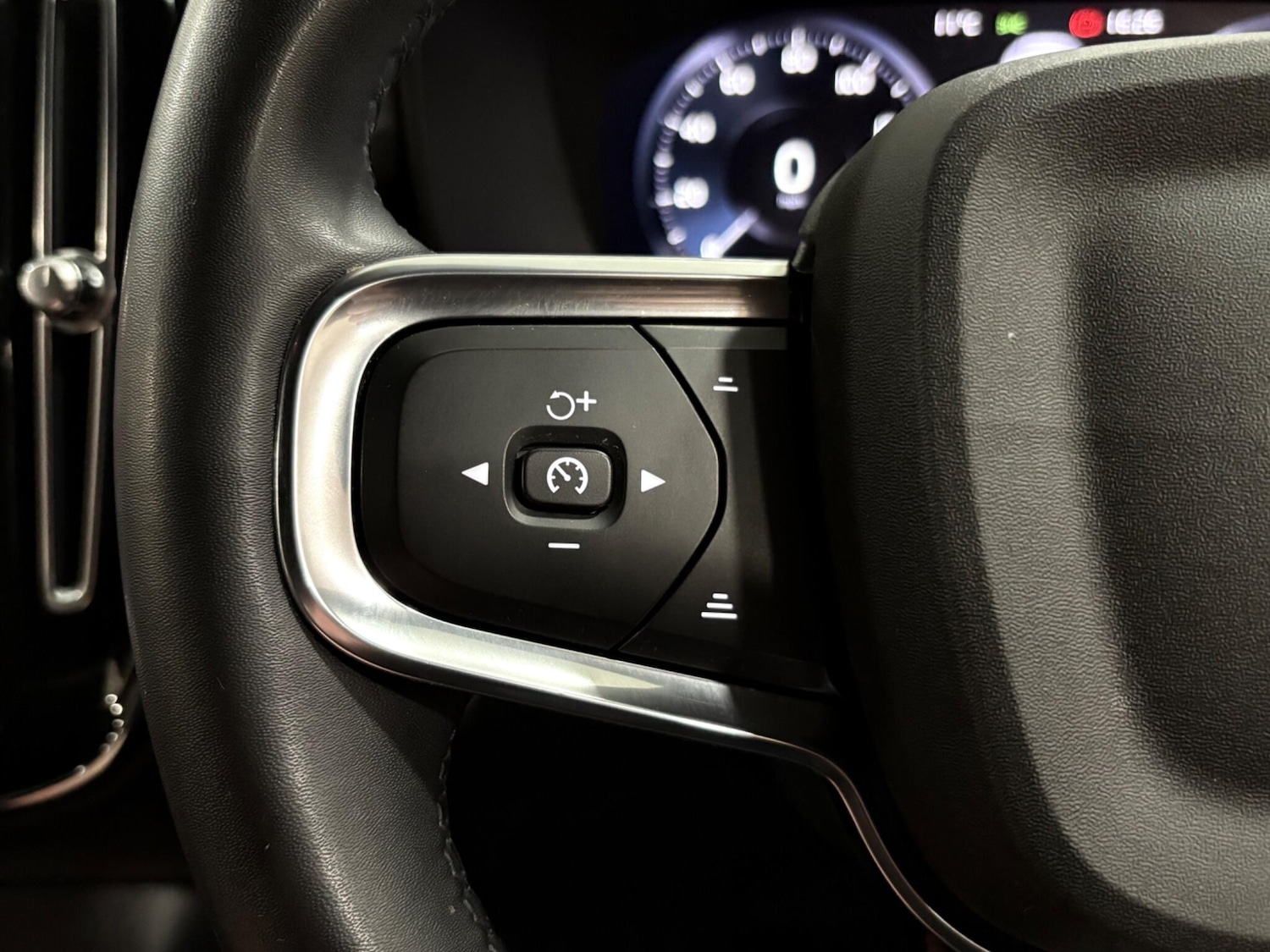 Used Volvo XC40 2022 for sale - 77021134: Photo 17