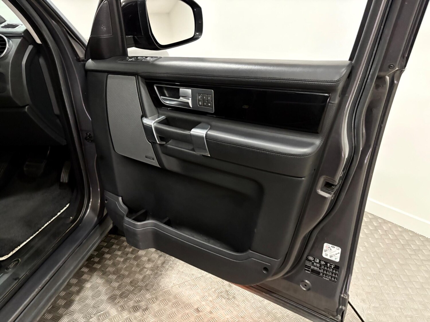 Used Land Rover Discovery 4 for sale - 77738537: Photo 41