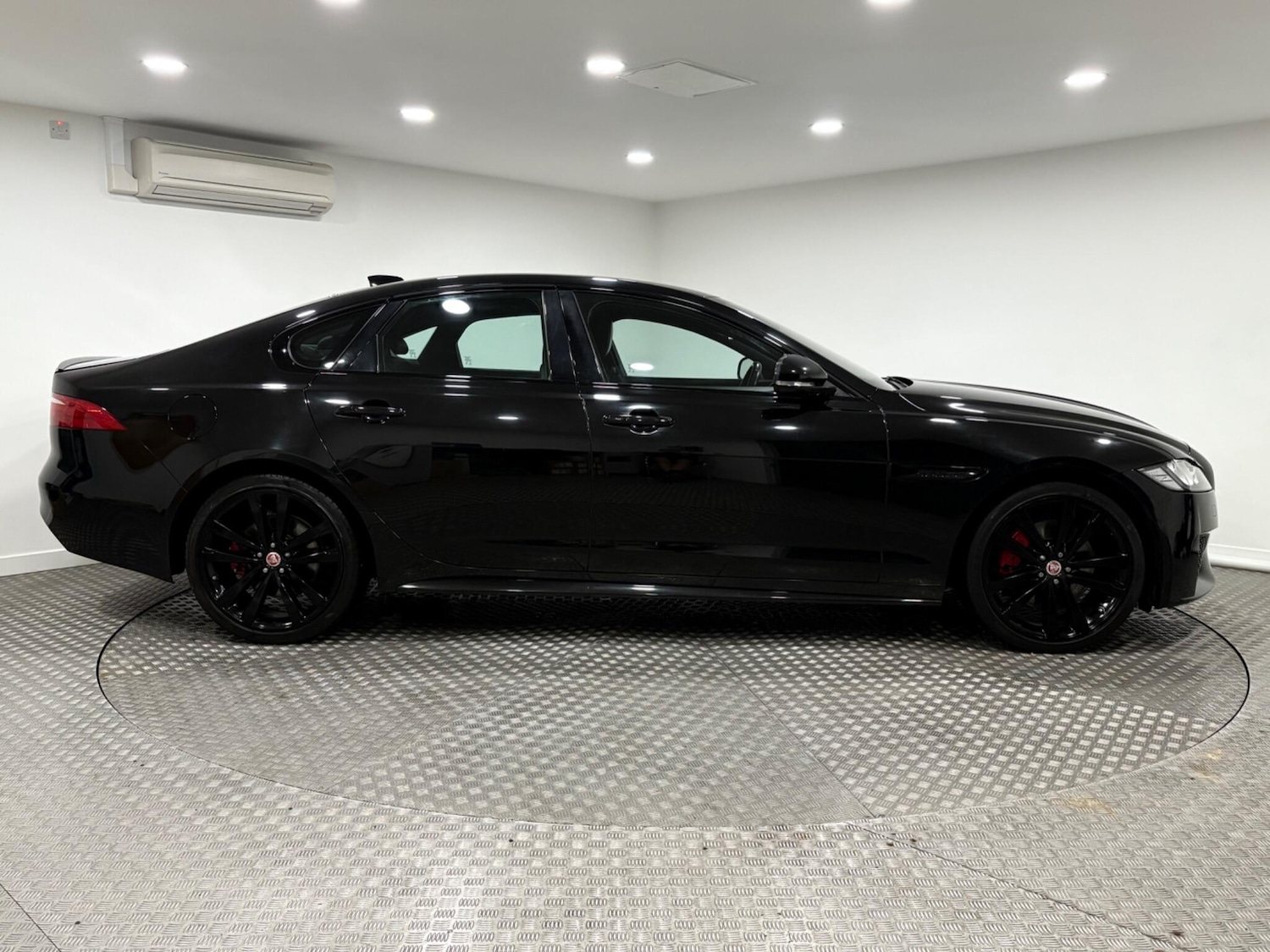 Used Jaguar XF for sale - 76735293: Photo 2