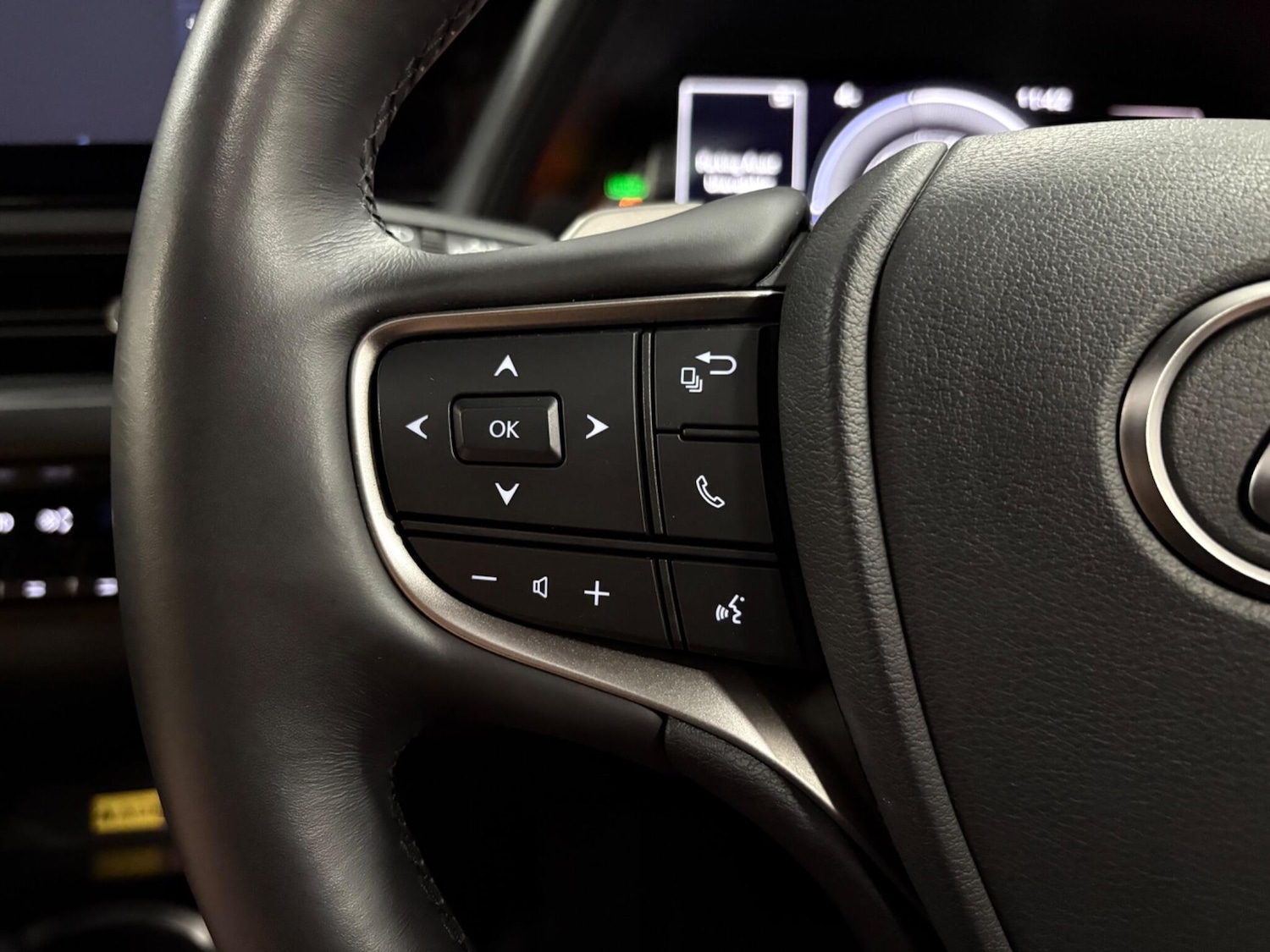 Used Lexus UX 2024 for sale - 77021230: Photo 17