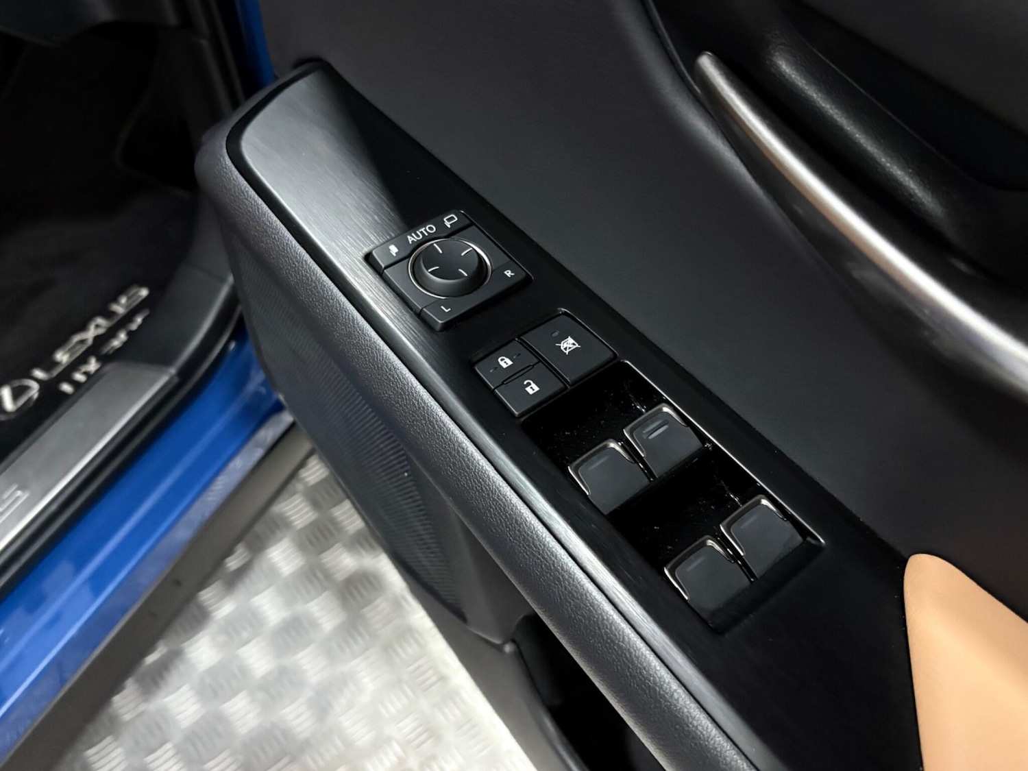 Used Lexus UX 2024 for sale - 77021230: Photo 39