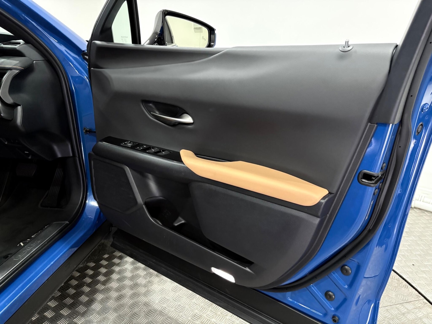 Used Lexus UX 2024 for sale - 77021230: Photo 40