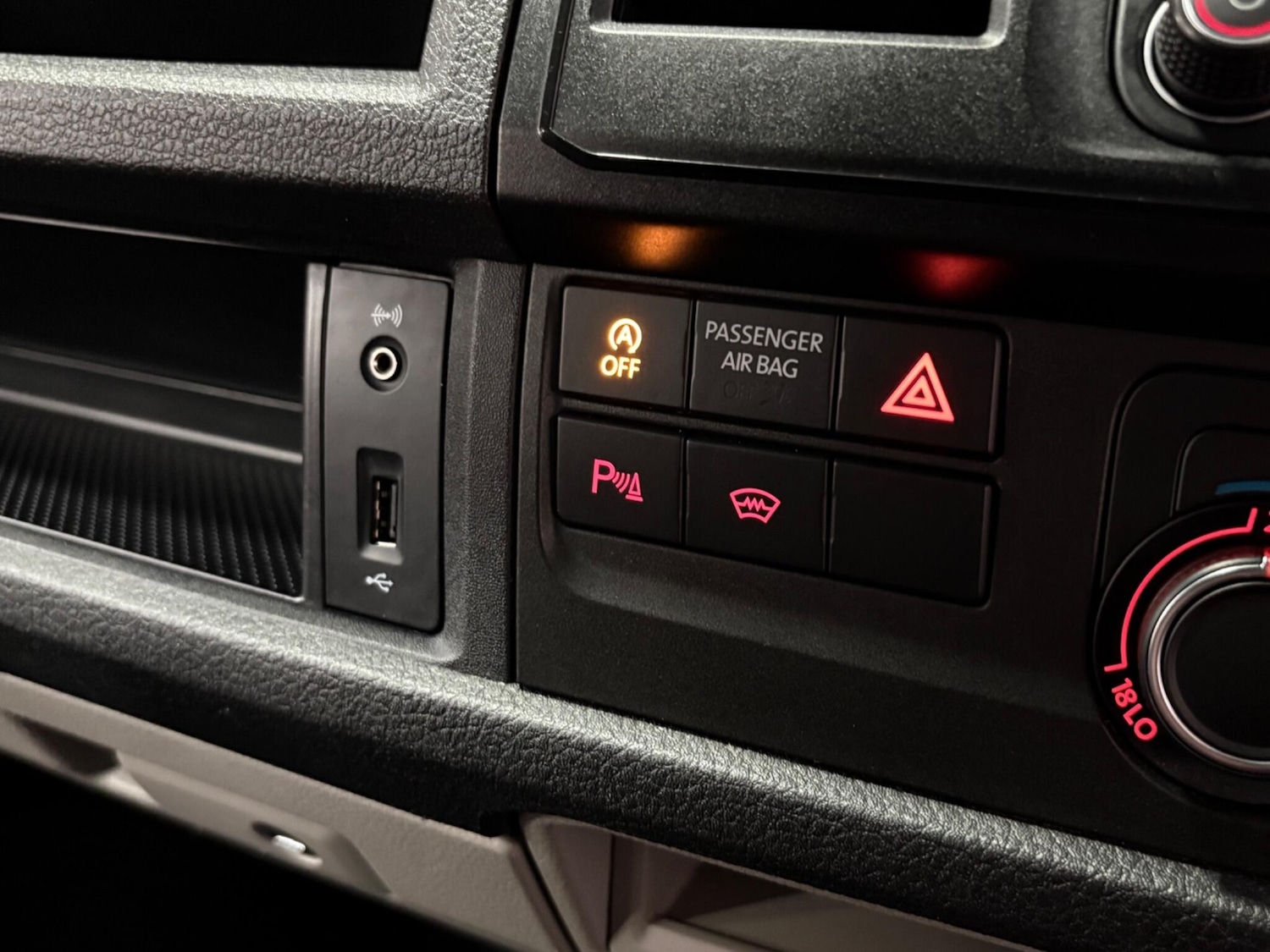 Used Volkswagen Transporter 2016 for sale - 77695628: Photo 32