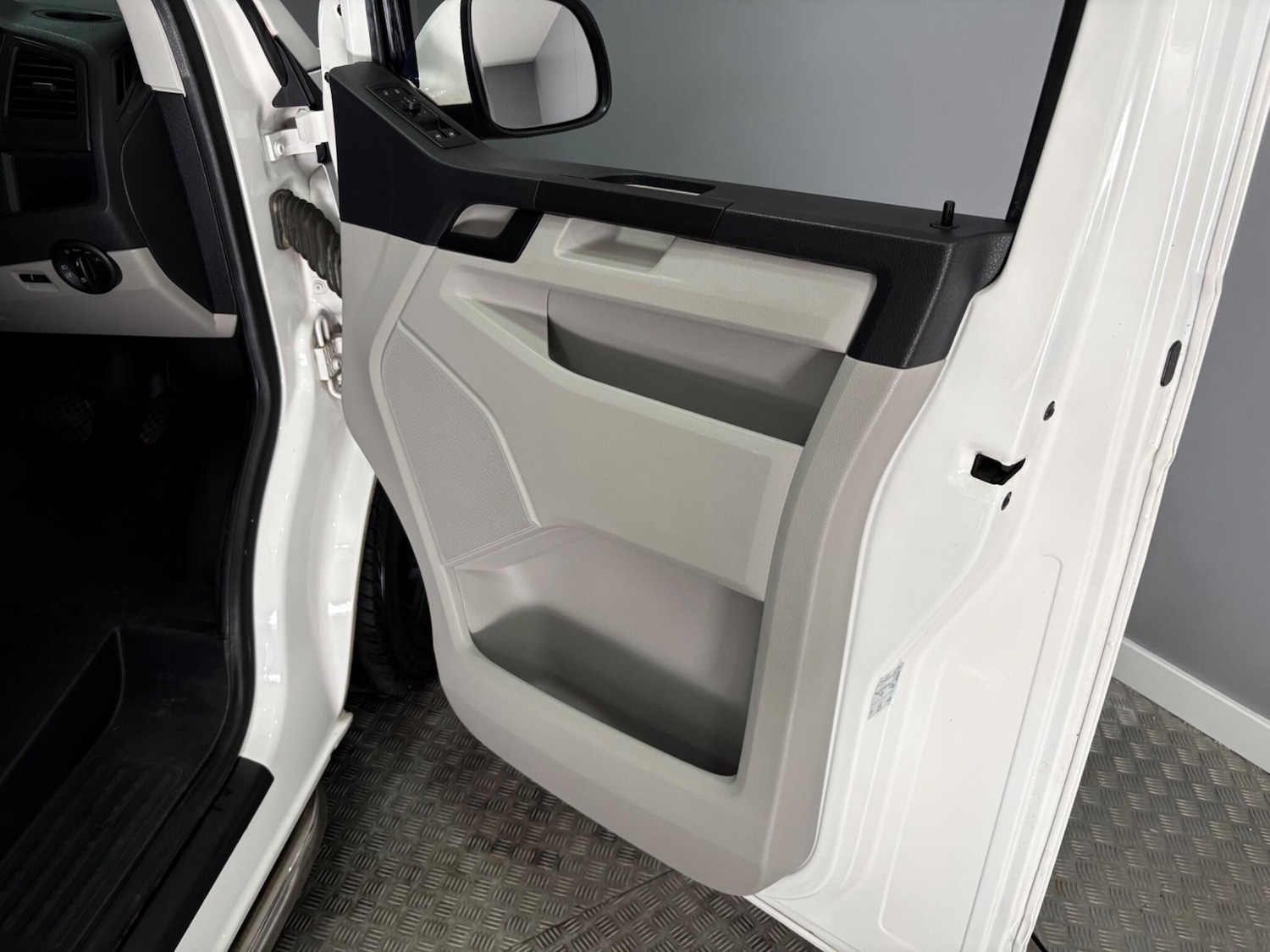 Used Volkswagen Transporter 2016 for sale - 77695628: Photo 36