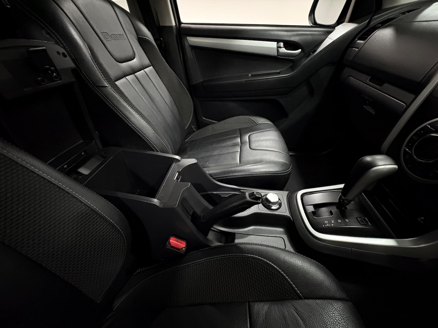 Used Isuzu D-Max 2015 for sale - 77021114: Photo 32