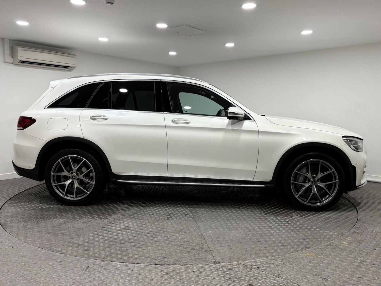 Used Mercedes-Benz GLC 2022 for sale - 76823786: Photo 2