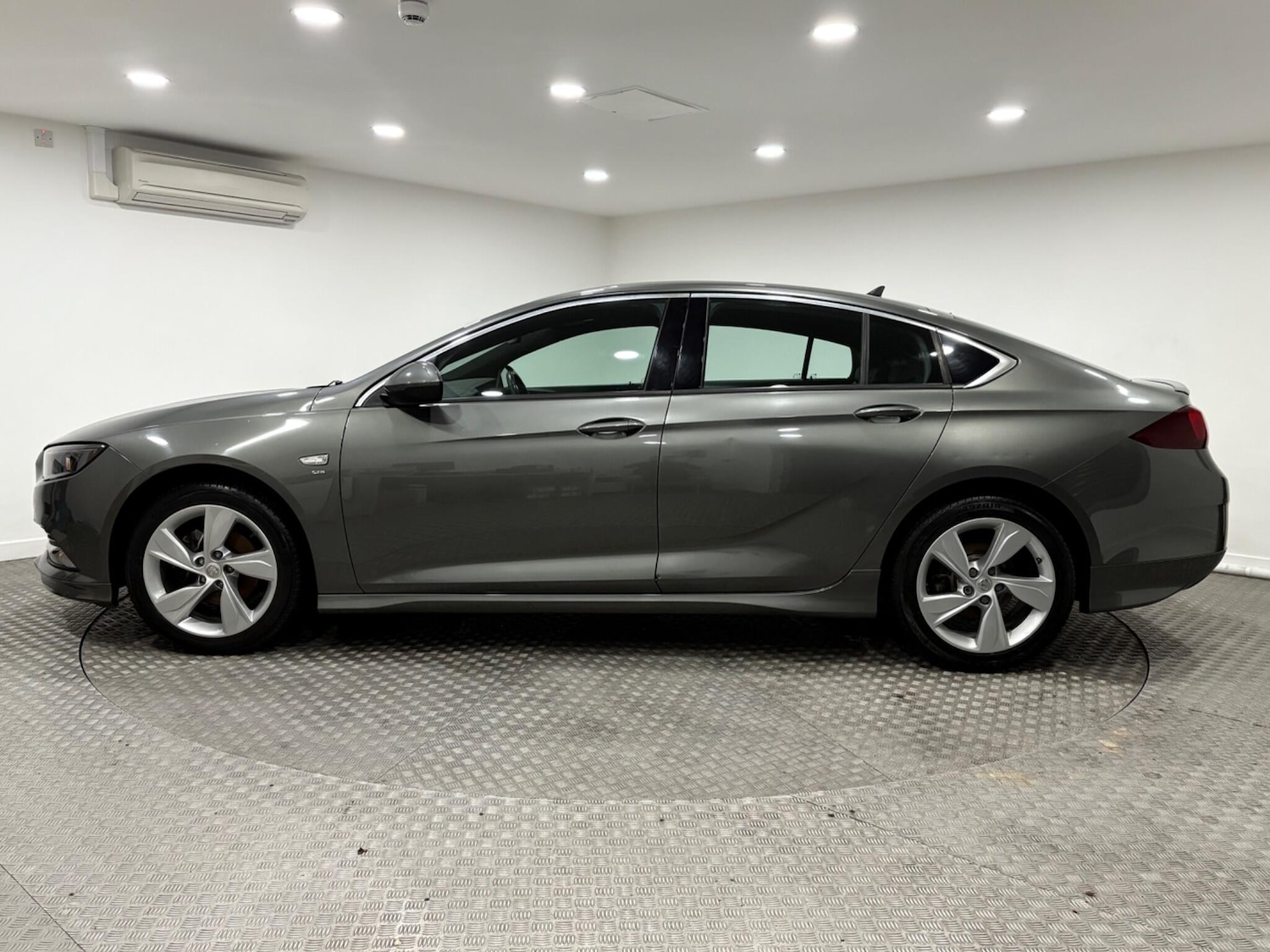Used Vauxhall Insignia 2019 for sale - 76994704: Photo 6