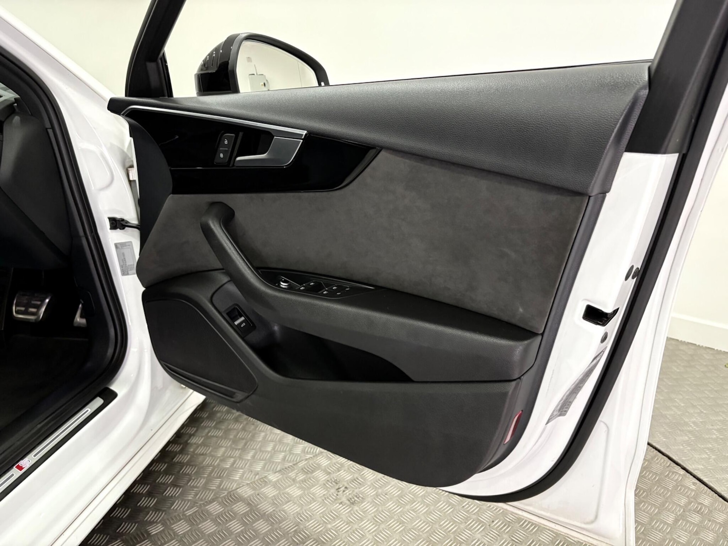 Used Audi A4 2020 for sale - 76632860: Photo 40