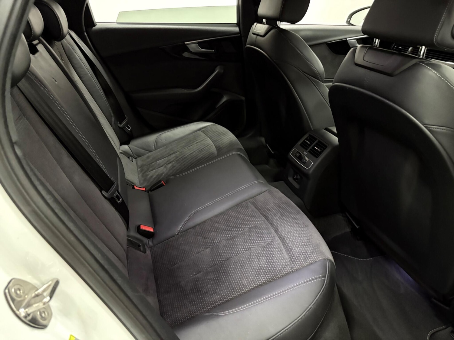 Used Audi A4 2020 for sale - 76632860: Photo 44