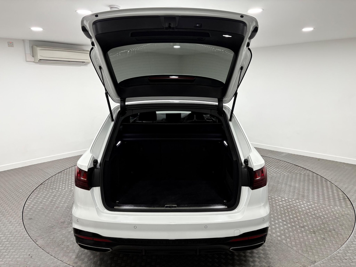 Used Audi A4 2020 for sale - 76632860: Photo 46