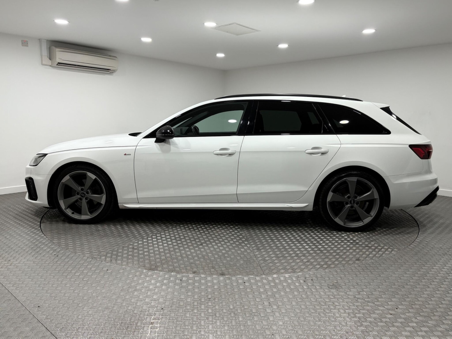 Used Audi A4 2020 for sale - 76632860: Photo 6