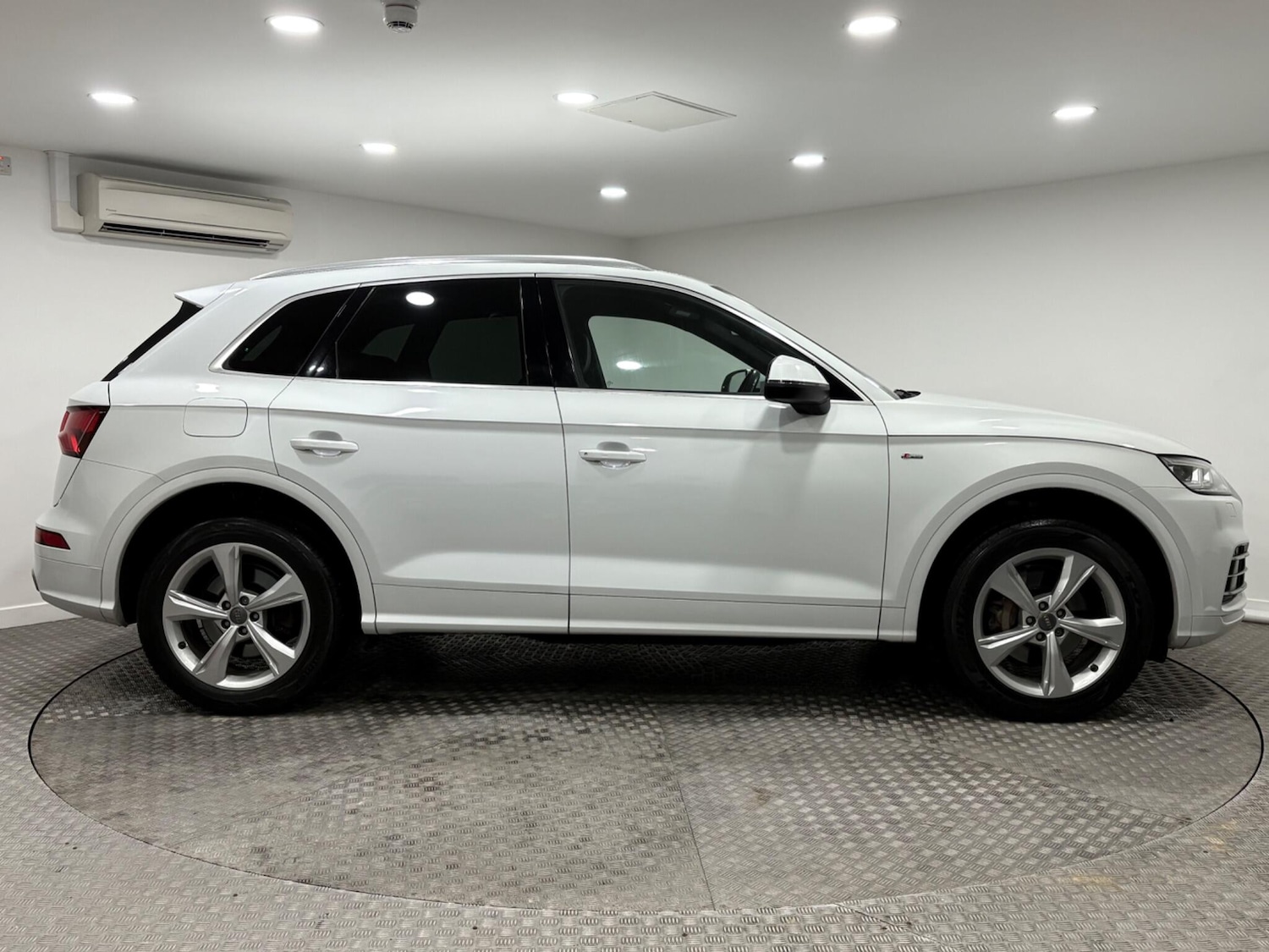 Used Audi Q5 2019 for sale - 77020901: Photo 2