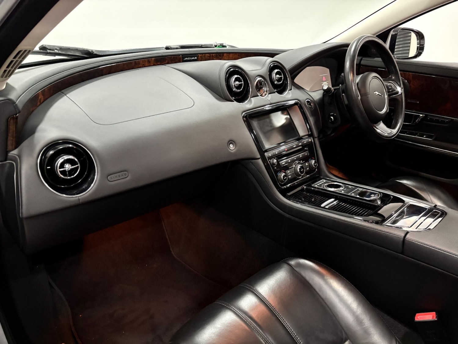 Used Jaguar XJ 2015 for sale - 77315221: Photo 11