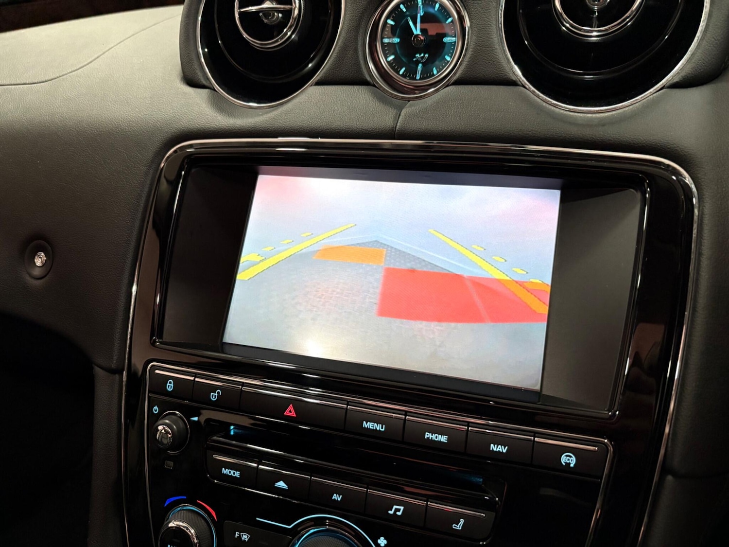 Used Jaguar XJ 2015 for sale - 77315221: Photo 21