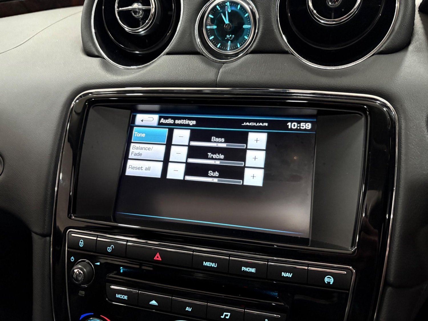 Used Jaguar XJ 2015 for sale - 77315221: Photo 22