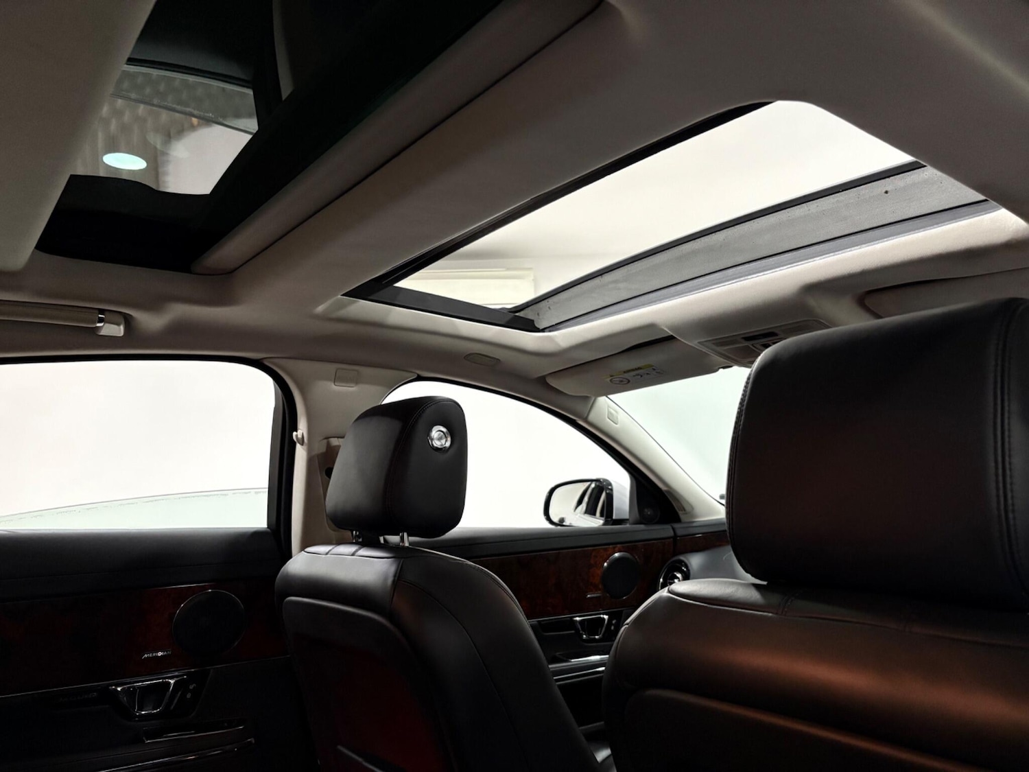 Used Jaguar XJ 2015 for sale - 77315221: Photo 35