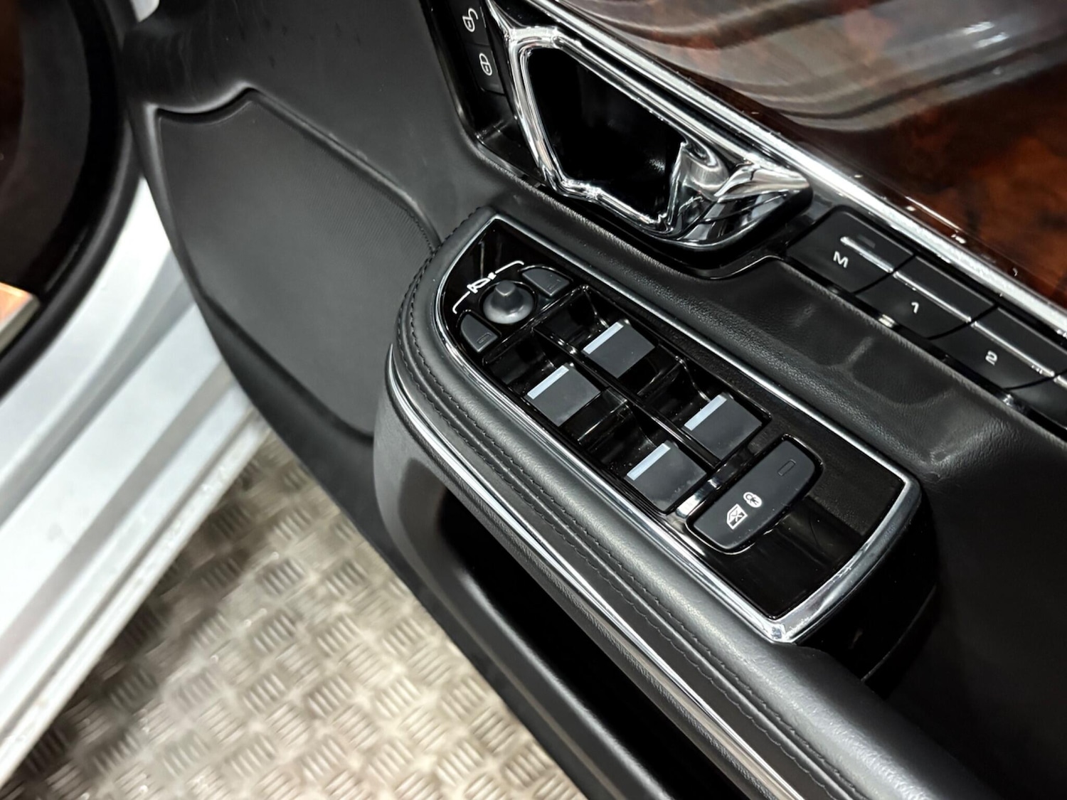 Used Jaguar XJ 2015 for sale - 77315221: Photo 38