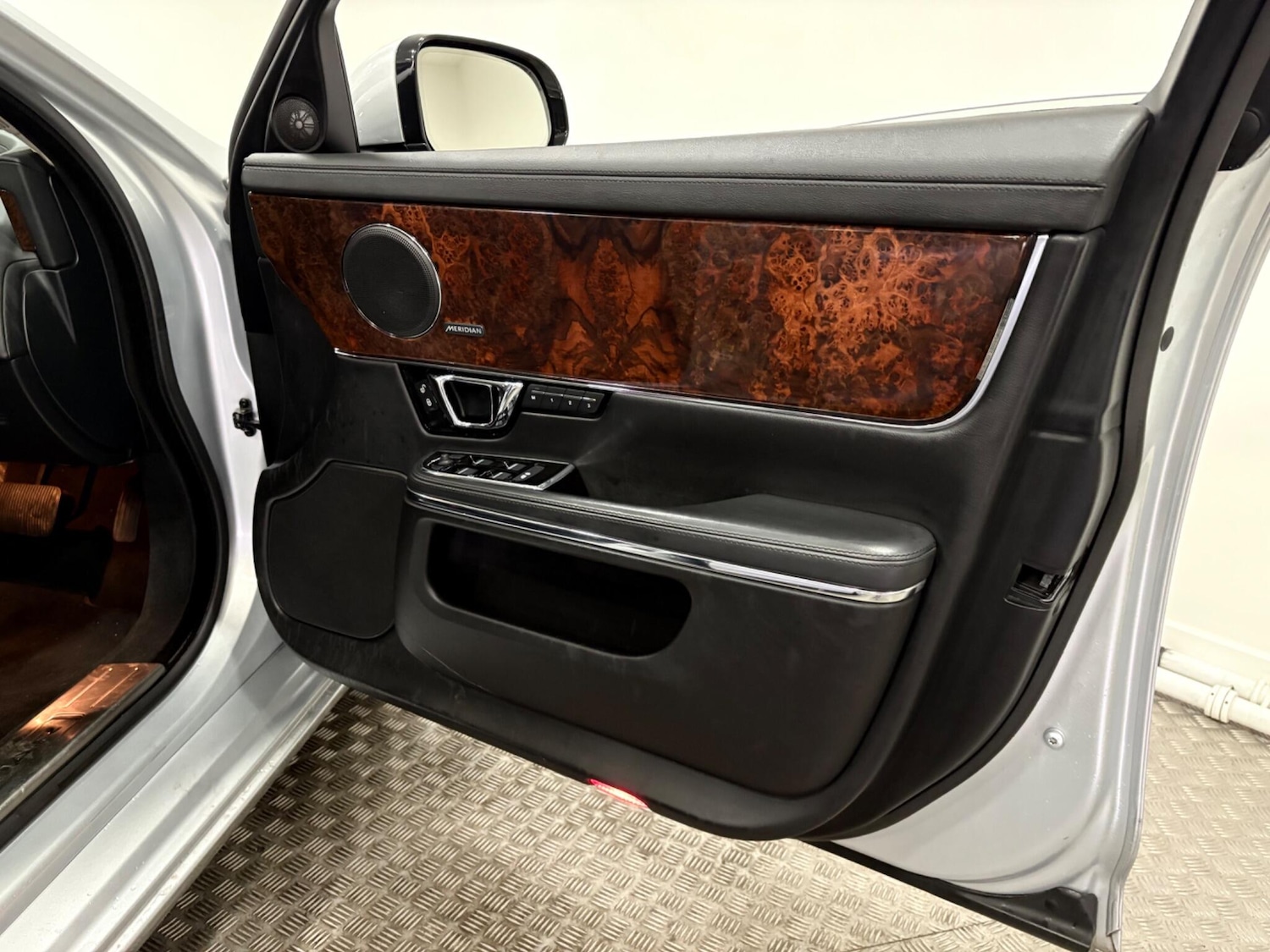 Used Jaguar XJ 2015 for sale - 77315221: Photo 39