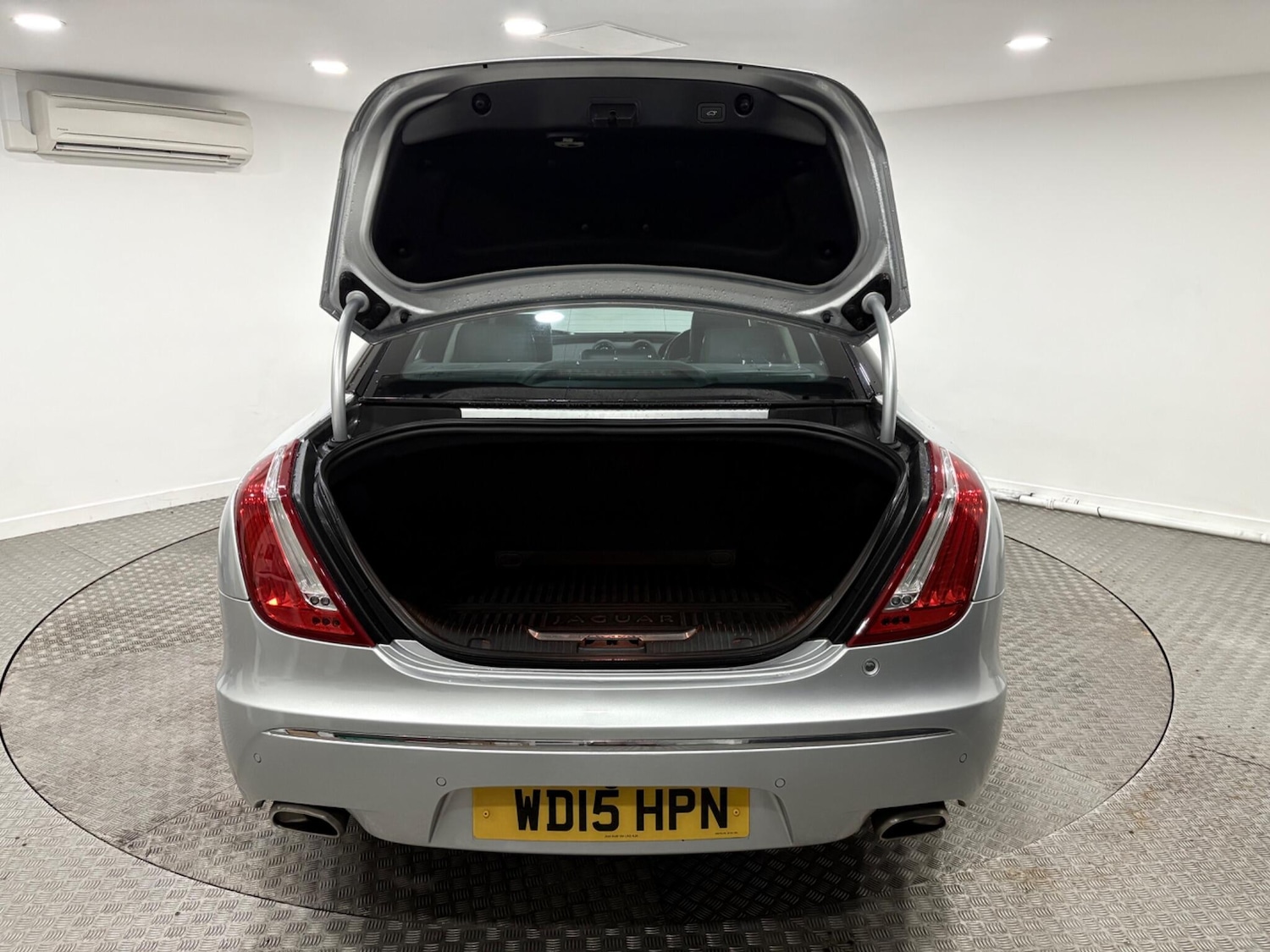 Used Jaguar XJ 2015 for sale - 77315221: Photo 45