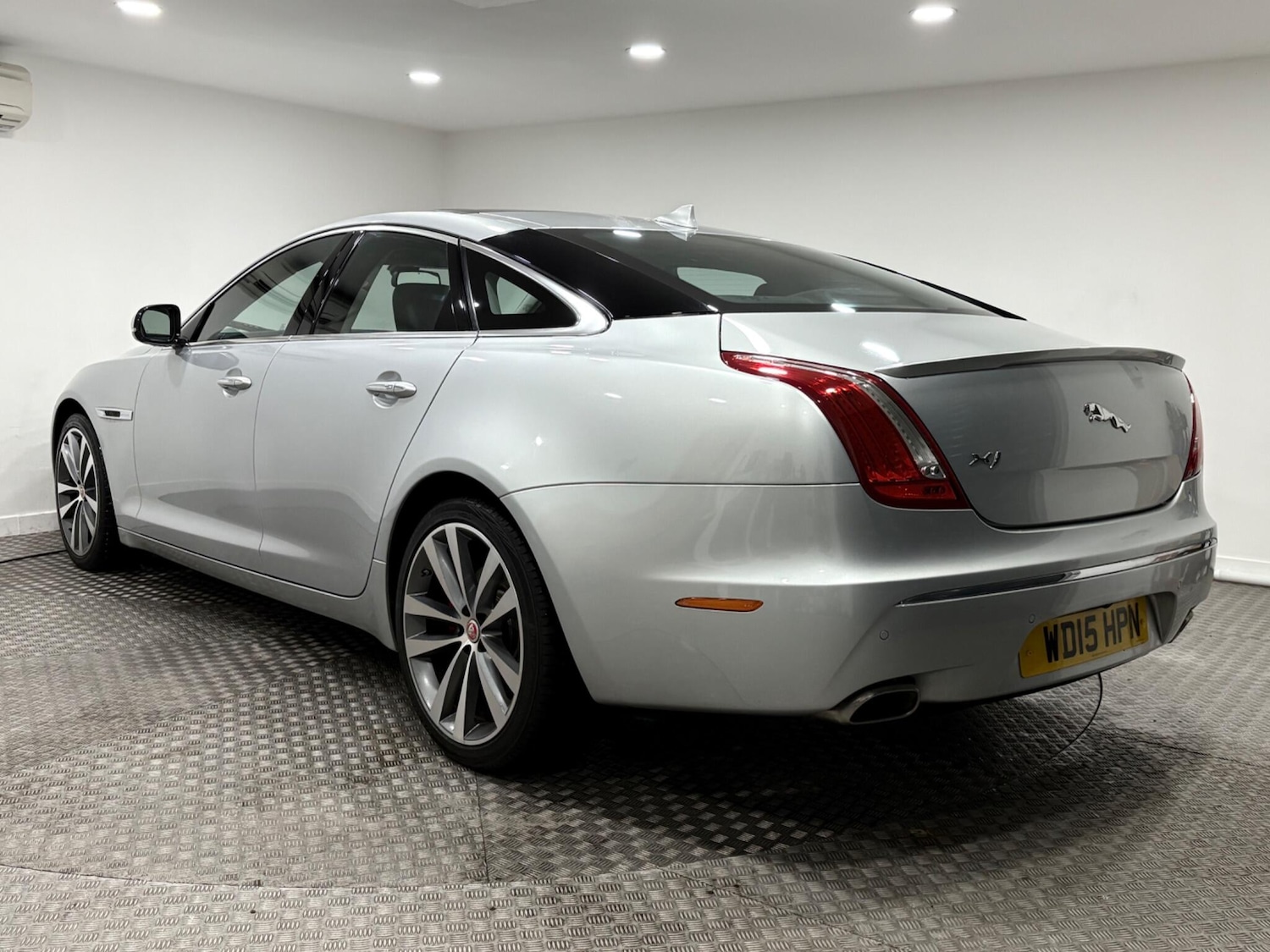 Used Jaguar XJ 2015 for sale - 77315221: Photo 5