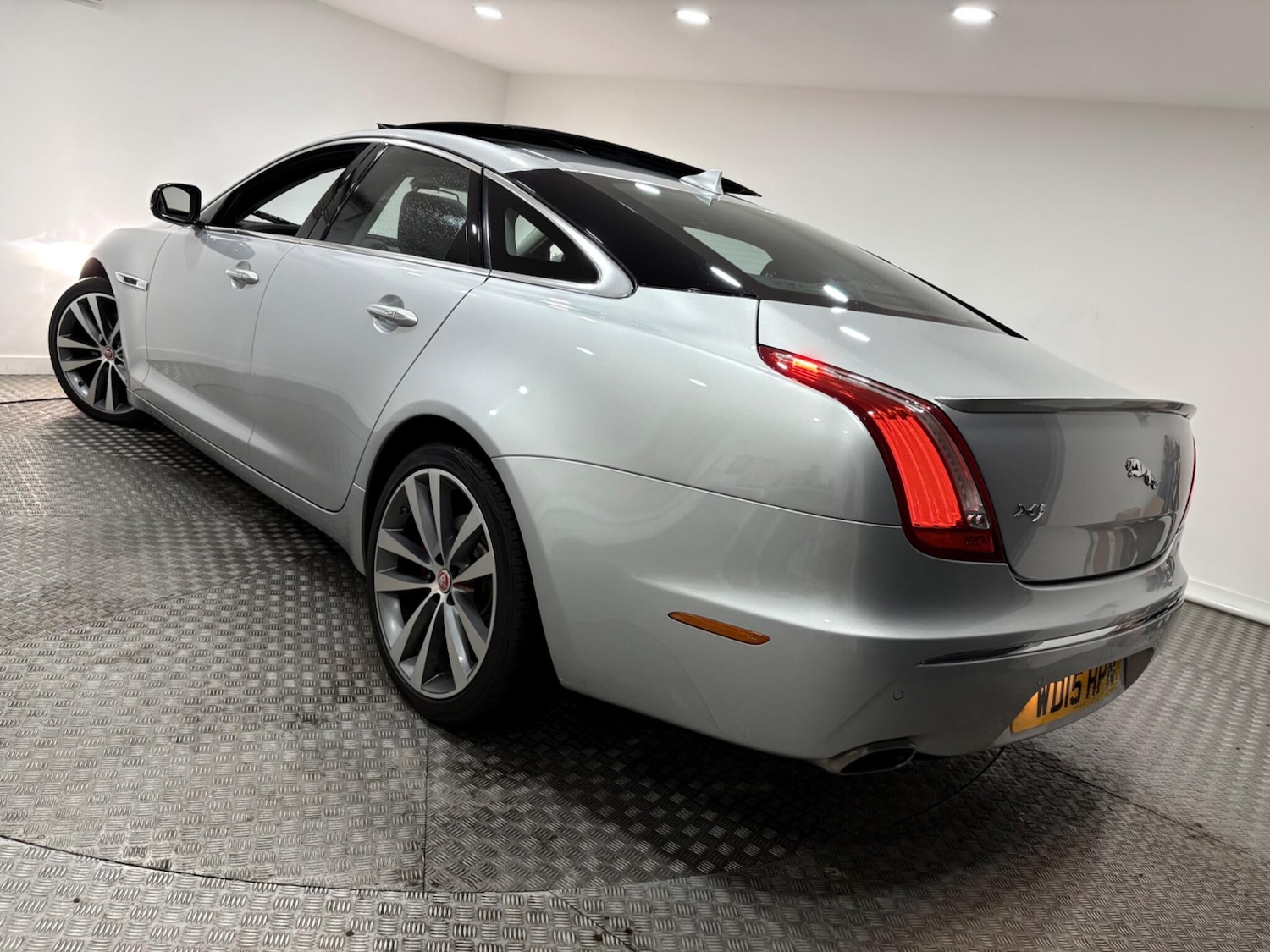 Used Jaguar XJ 2015 for sale - 77315221: Photo 50