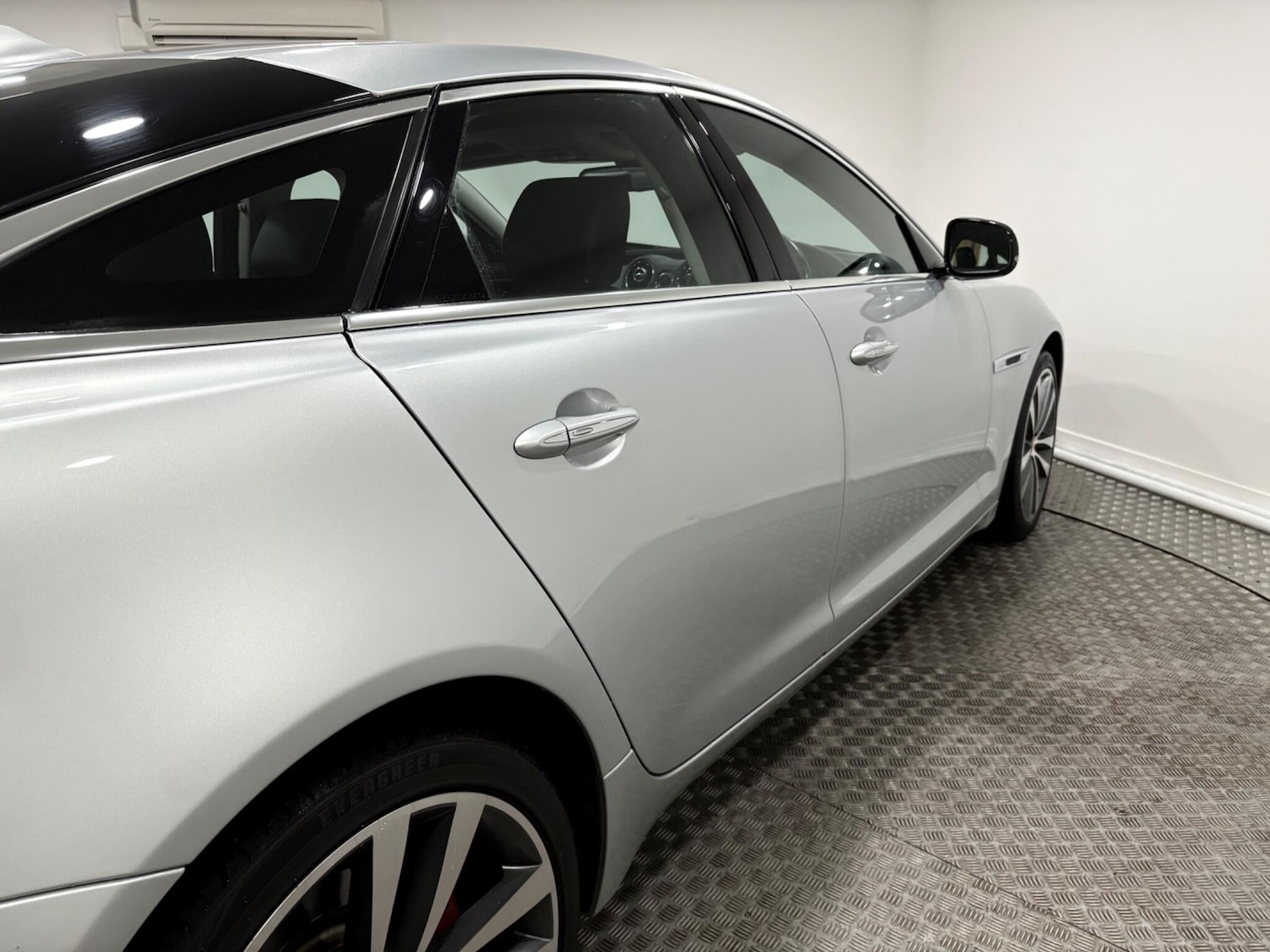 Used Jaguar XJ 2015 for sale - 77315221: Photo 51