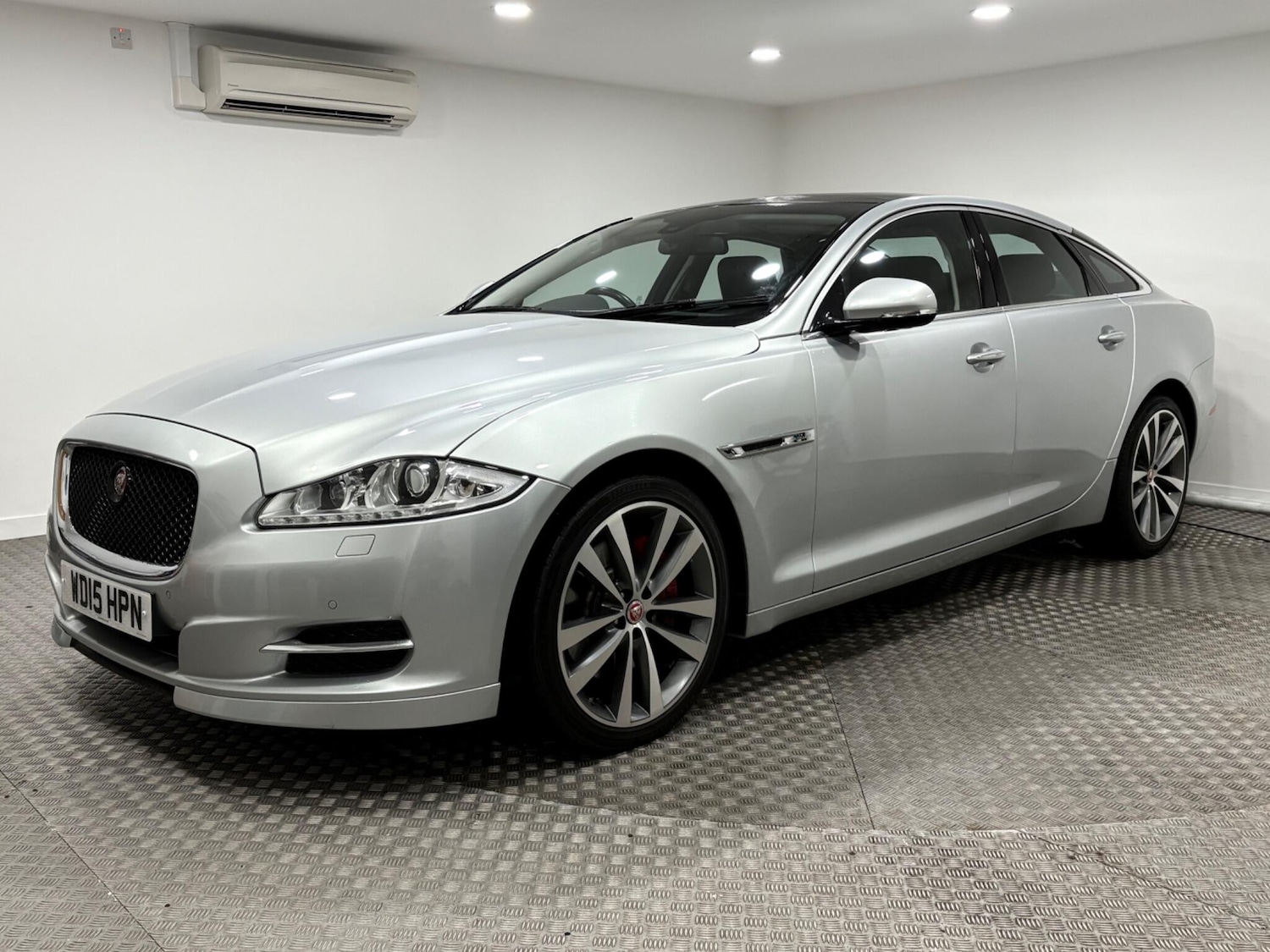 Used Jaguar XJ 2015 for sale - 77315221: Photo 7