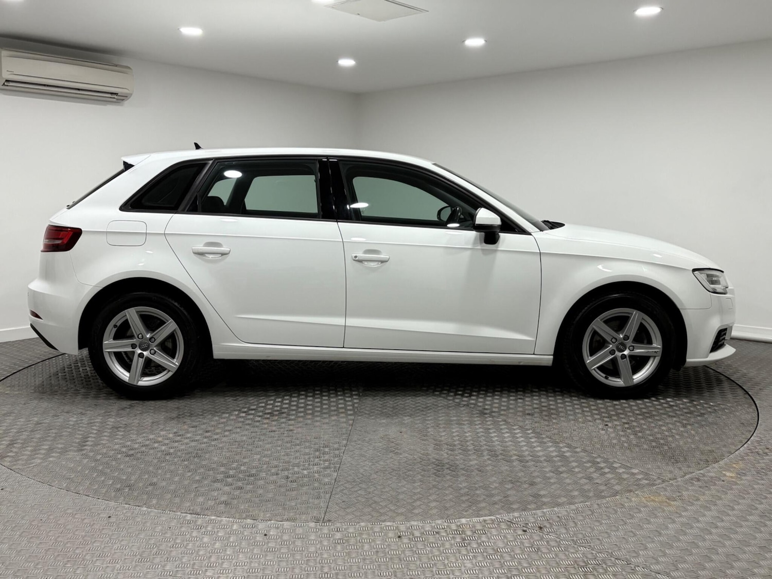 Used Audi A3 2019 for sale - 77020880: Photo 2