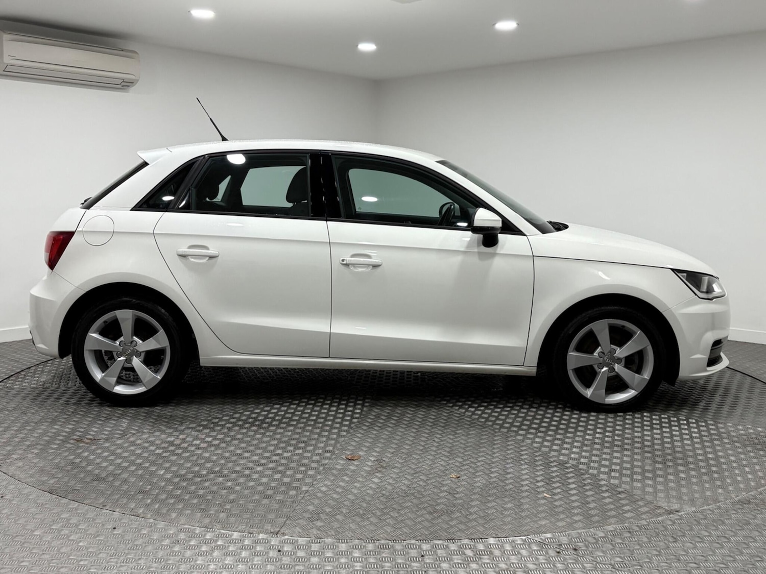 Used Audi A1 2018 for sale - 76597453: Photo 2