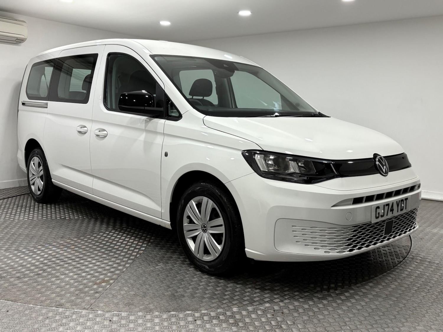 Used Volkswagen Caddy Maxi 2024 for sale - 76484365: Photo 1