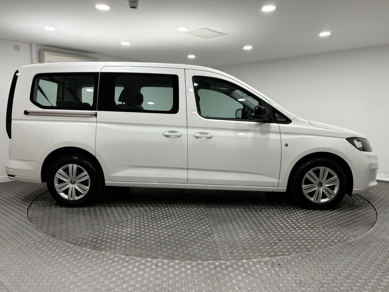 Used Volkswagen Caddy Maxi 2024 for sale - 76484365: Photo 2