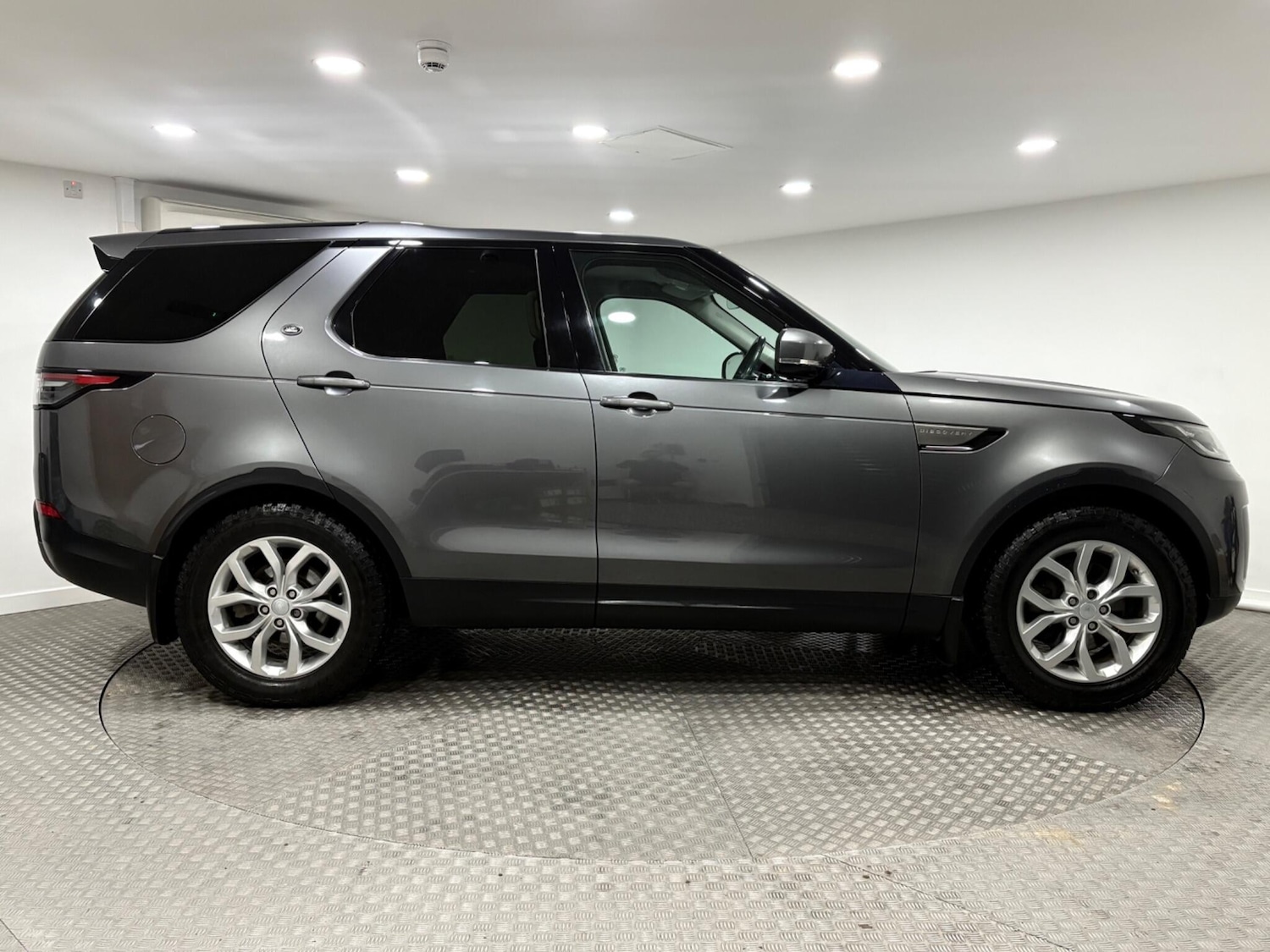 Used Land Rover Discovery 2018 for sale - 76832634: Photo 2