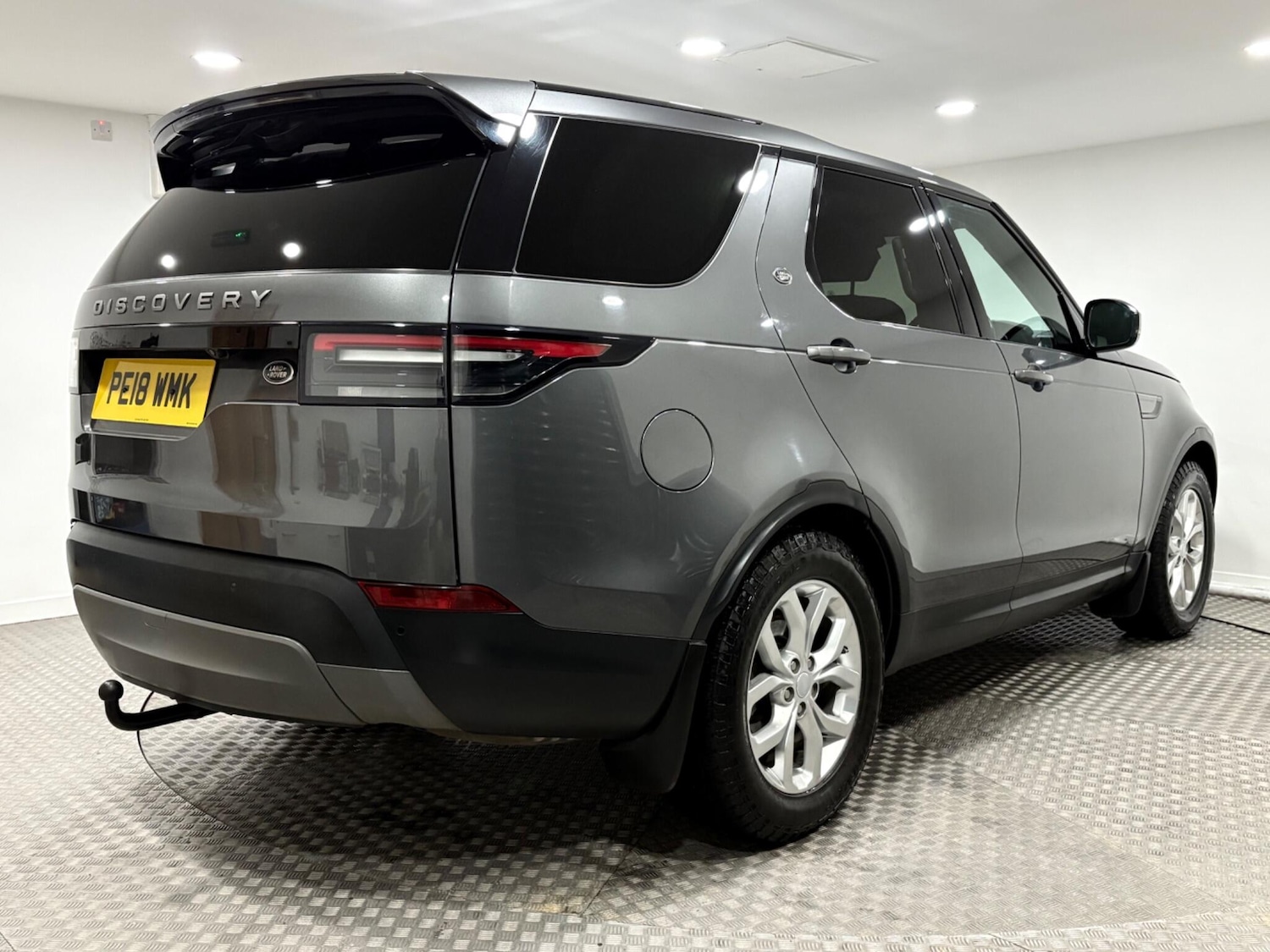 Used Land Rover Discovery 2018 for sale - 76832634: Photo 3