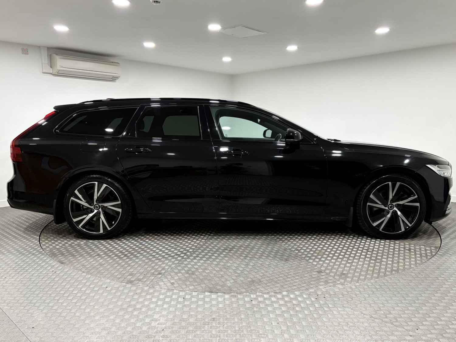 Used Volvo V90 2021 for sale - 76200318: Photo 2