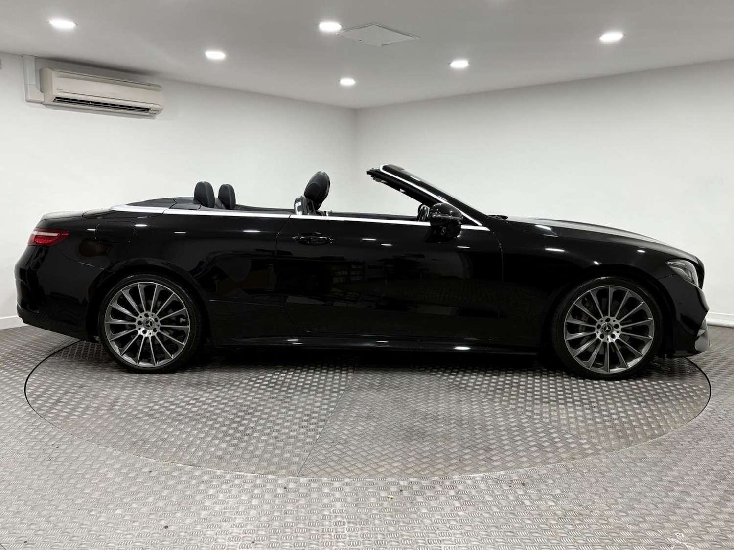 Used Mercedes-Benz E Class for sale - 76572636: Photo 2