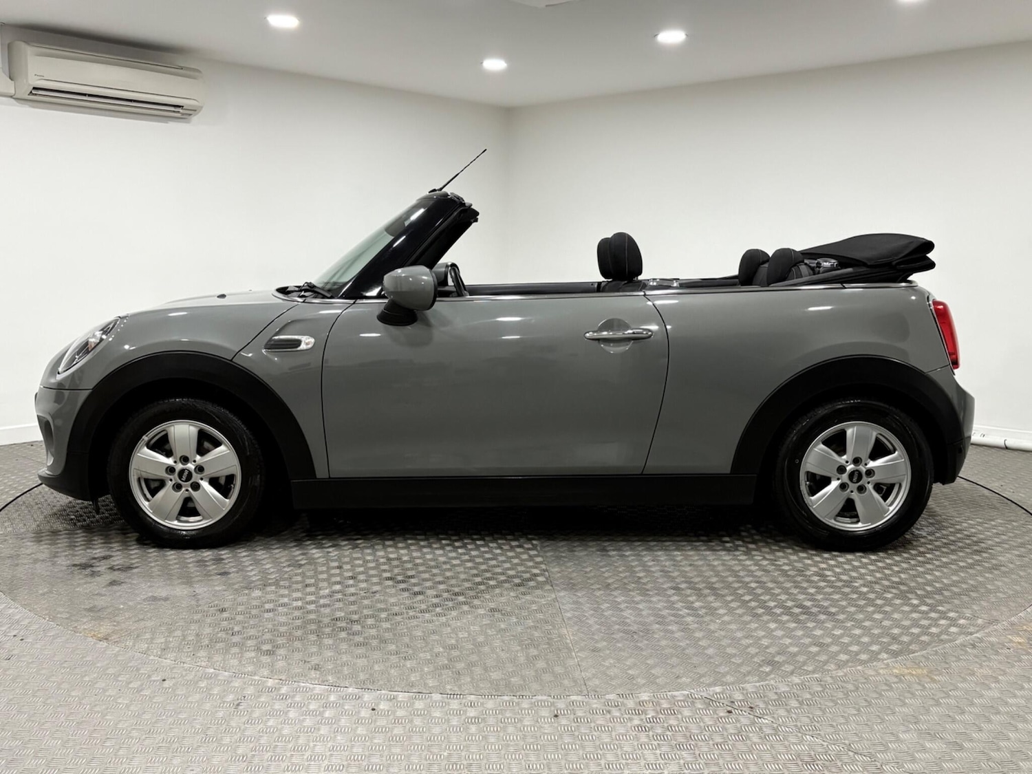Used MINI Convertible 2020 for sale - 77015714: Photo 6
