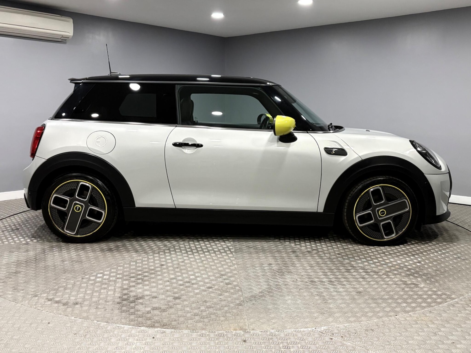 Used MINI Hatch 2021 for sale - 78115627: Photo 2