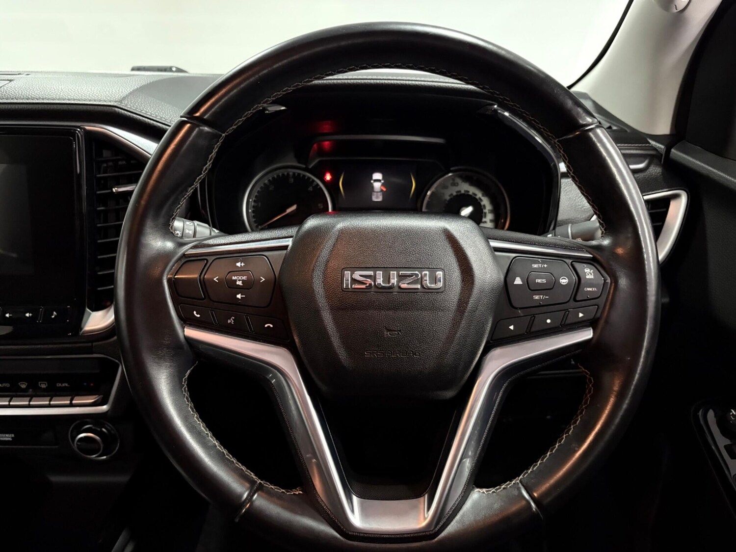 Used Isuzu D-Max 2023 for sale - 76326105: Photo 14