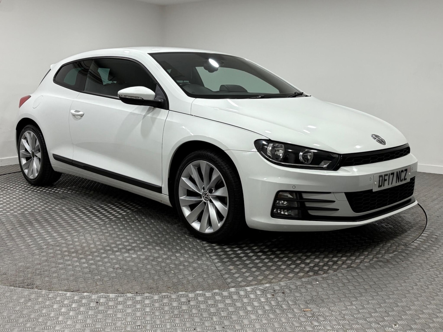 Used Volkswagen Scirocco 2017 for sale - 76295194: Photo 1