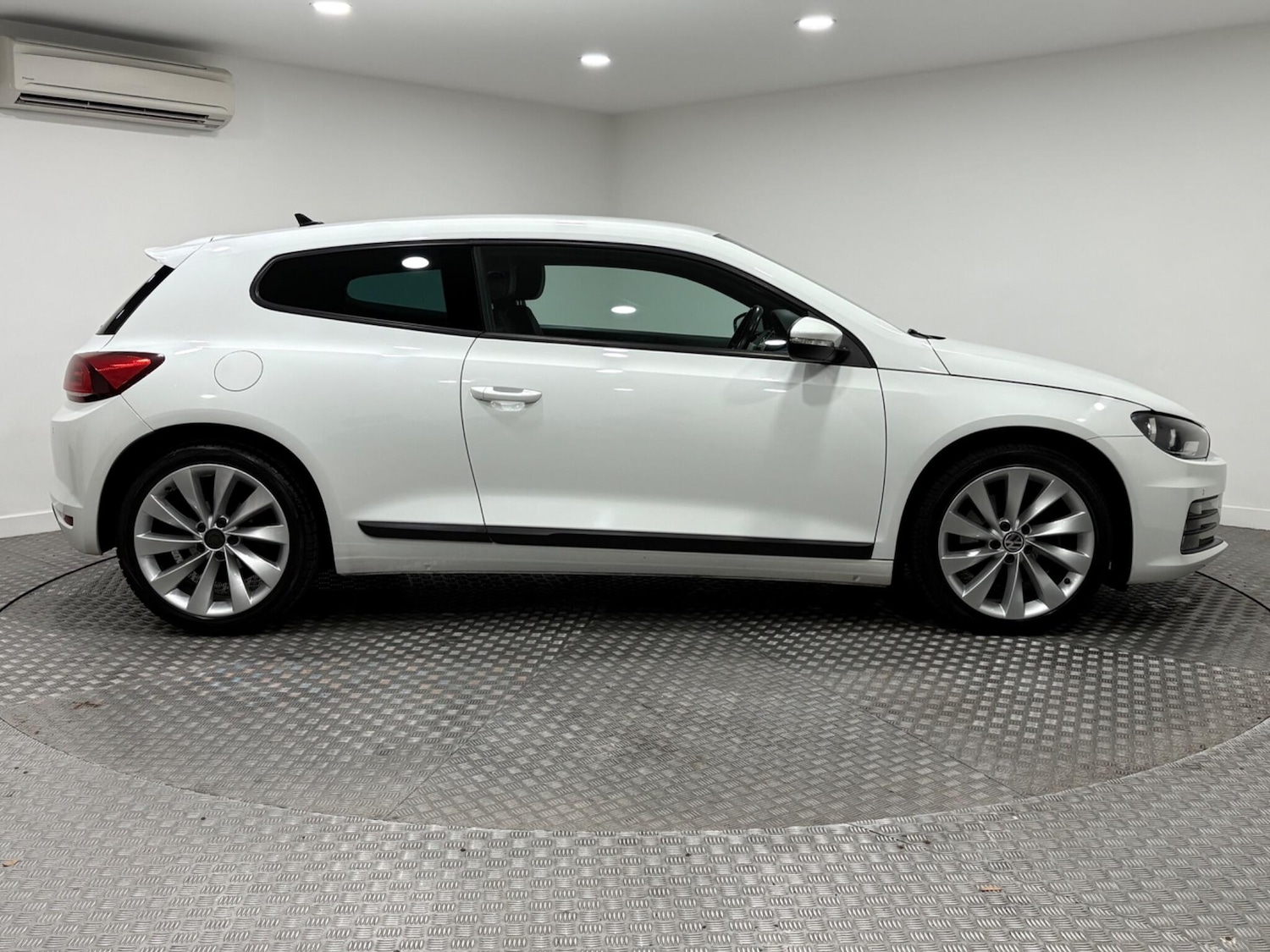 Used Volkswagen Scirocco 2017 for sale - 76295194: Photo 2