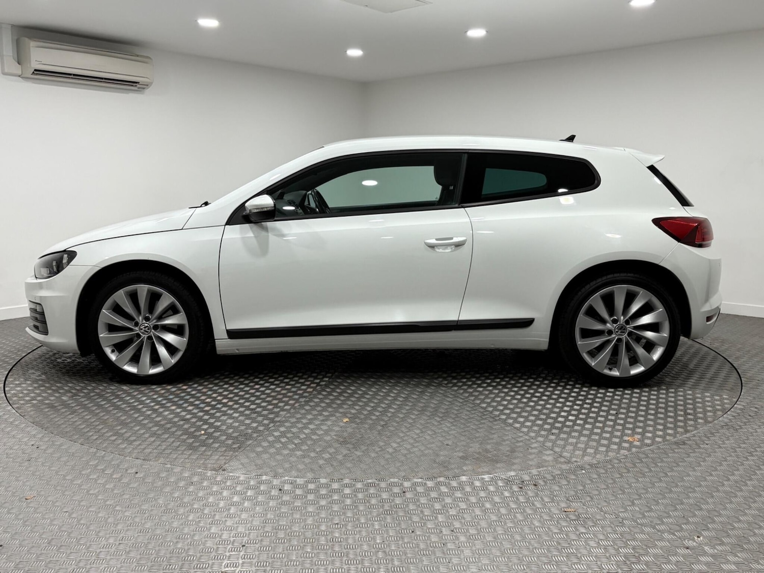 Used Volkswagen Scirocco 2017 for sale - 76295194: Photo 6