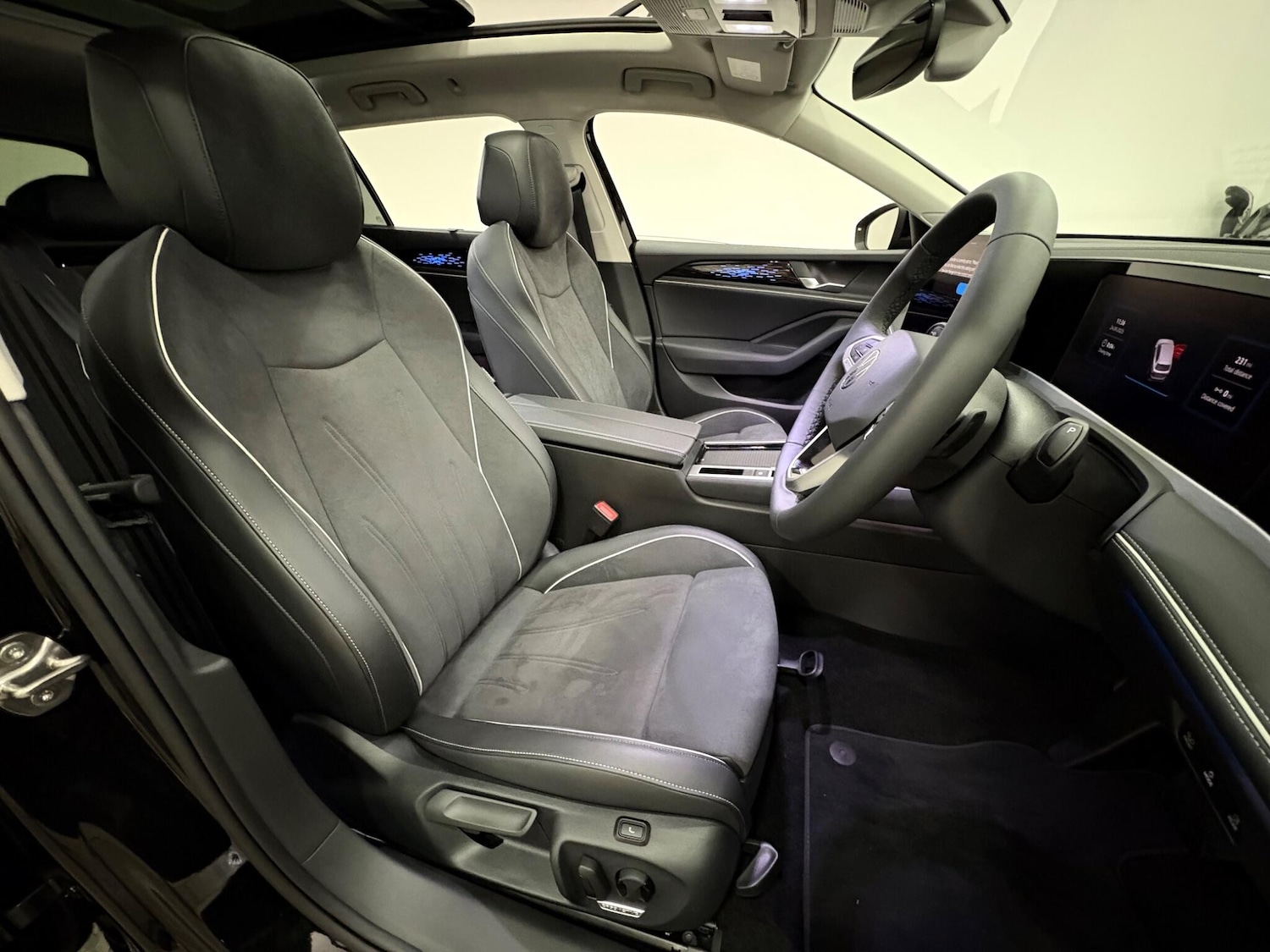 Used Volkswagen Passat 2025 for sale - 76042796: Photo 12