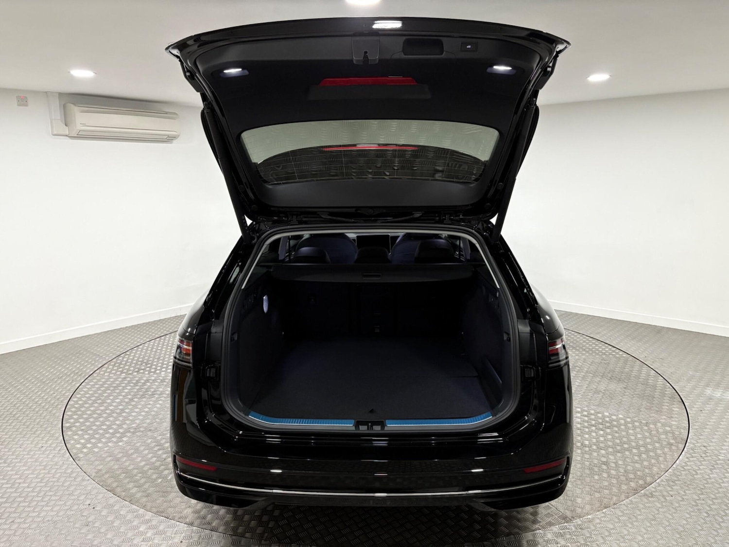 Used Volkswagen Passat 2025 for sale - 76042796: Photo 50